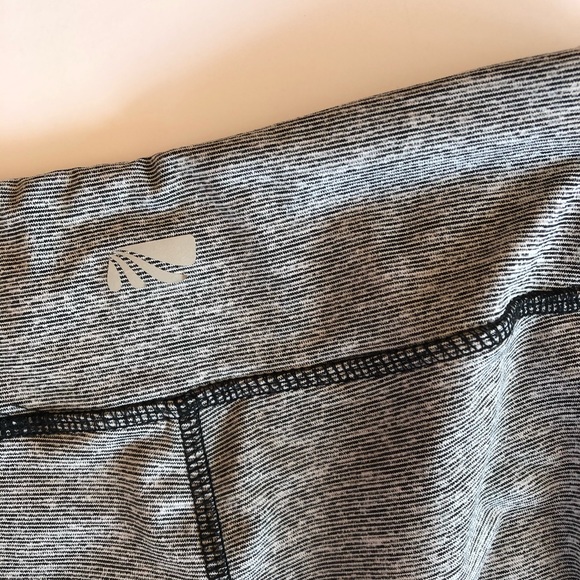 Grey & Black Leggings - Picture 7 of 7